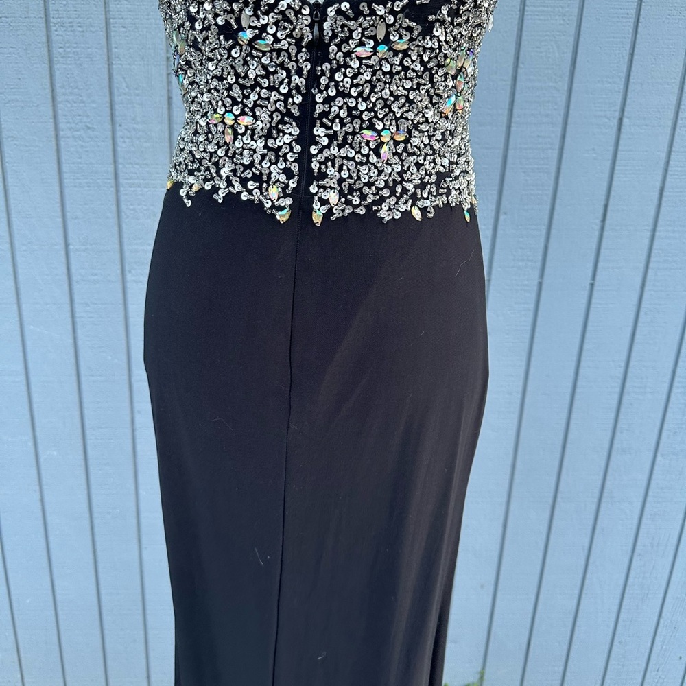 Elegant Black Embellished Evening Gown - Picture 6 of 14